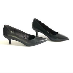 Pointed toe black kitten heels by Tamaris
